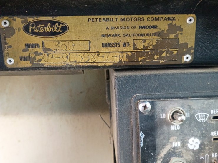 1985-peterbilt-359-image-25