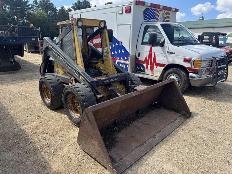 new-holland-l555-image-1