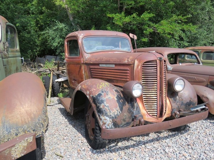 1937-dodge-1-1/2-ton-truck-image-1