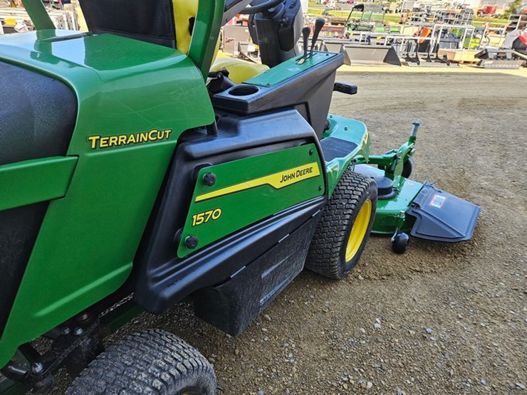 2023-john-deere-1570-image-23