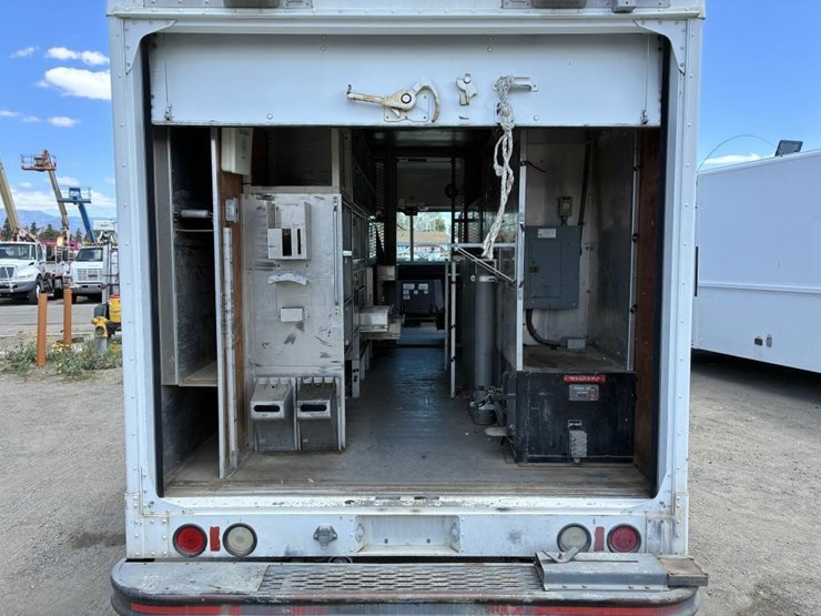 2001-workhorse-p42-image-17