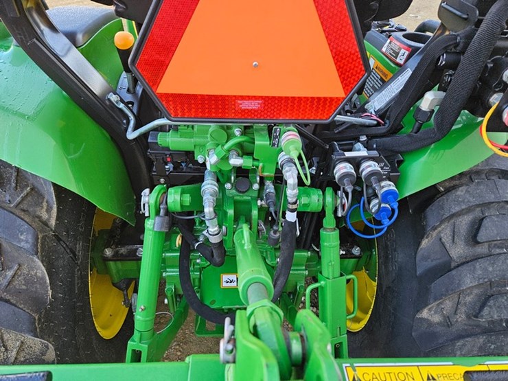 john-deere-3033r-image-23