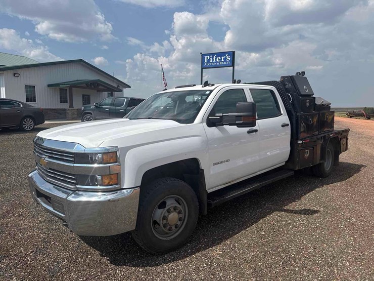 2018-chevrolet-silverado-3500hd-image-35