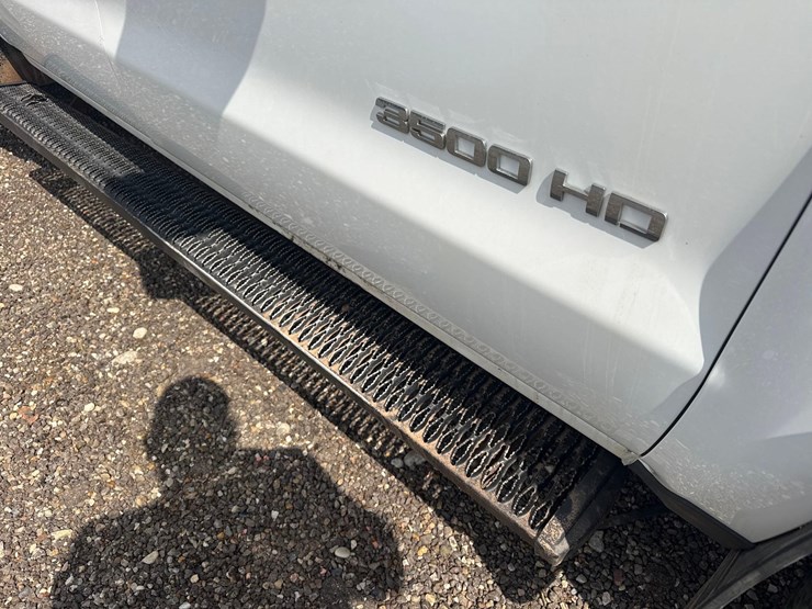 2018-chevrolet-silverado-3500hd-image-10