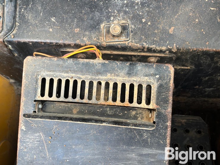 2004-john-deere-250-image-19