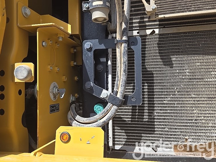 2019-caterpillar-336-image-35