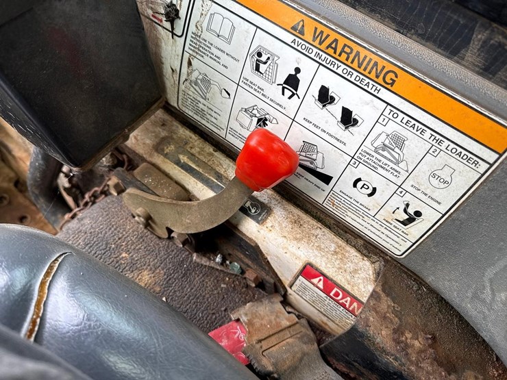 2007-bobcat-t320-image-27