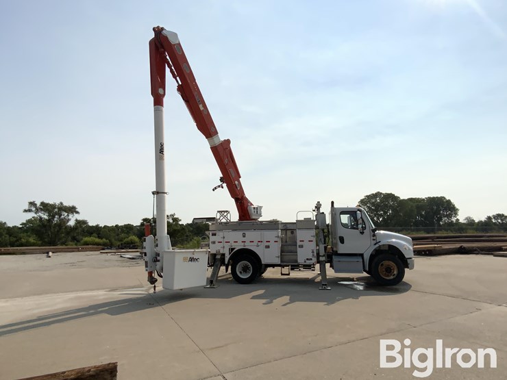 2015-freightliner-m2-106-image-12