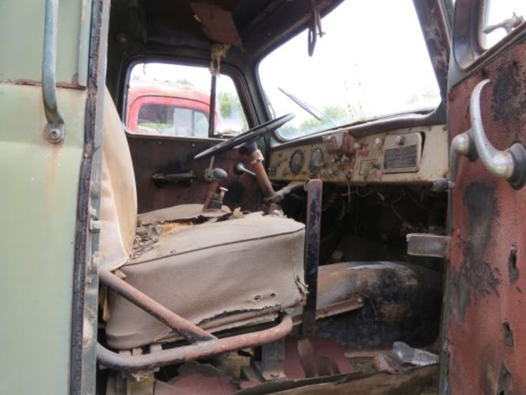 1953-international-r180-coe-truck-image-6