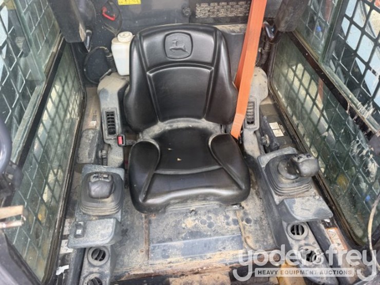 2019-deere-317g-image-5