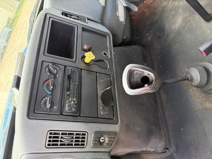 2005-international-durastar-4300-image-16