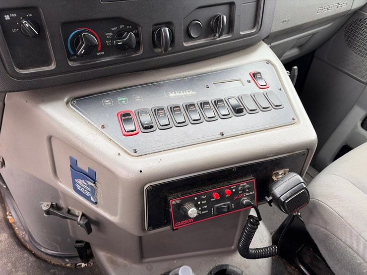 #101-•-2014-ford-ambulance-image-10