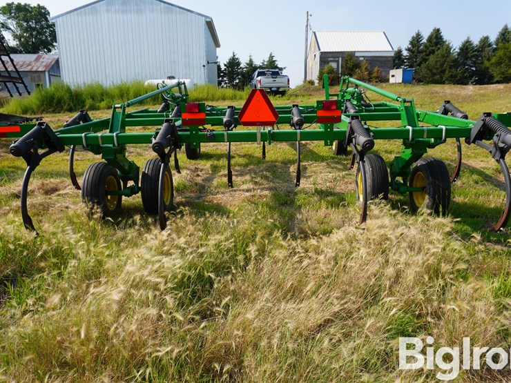 john-deere-2410-image-6