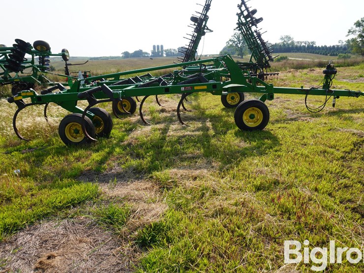 john-deere-2410-image-4