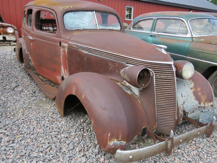 1937-studebaker-dictator-4dr-sedan-image-1