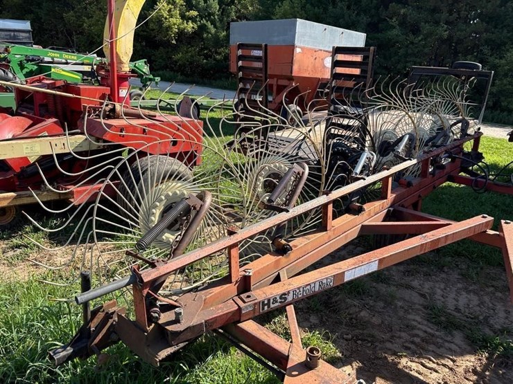 h&s-12-wheel-bi-fold-rake-image-7