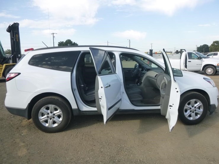 2015-chevrolet-traverse-image-16
