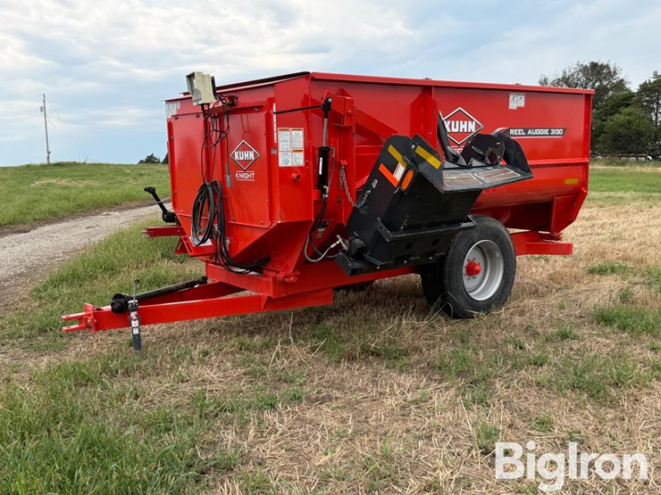 2021-kuhn-knight-reel-auggie-3130t-reel-mixer-wagon-w/scale-image-1