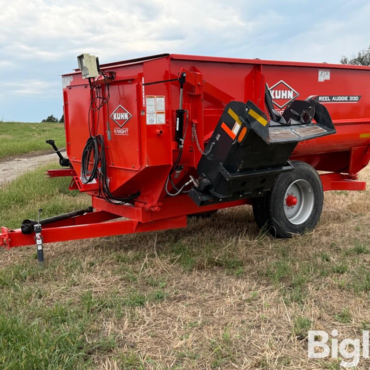 2021 KUHN Knight Reel Auggie 3130T Reel Mixer Wagon W/Scale