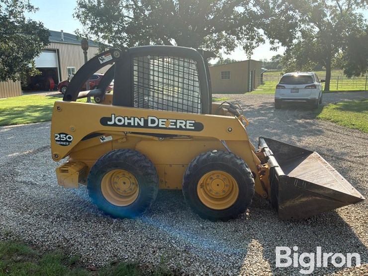 2004-john-deere-250-image-4