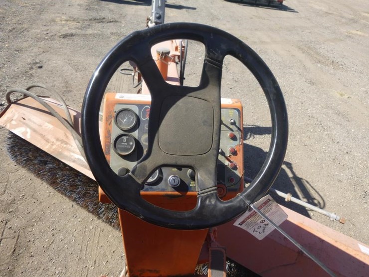 2014-broce-bb250b-3-wheel-sweeper-image-8