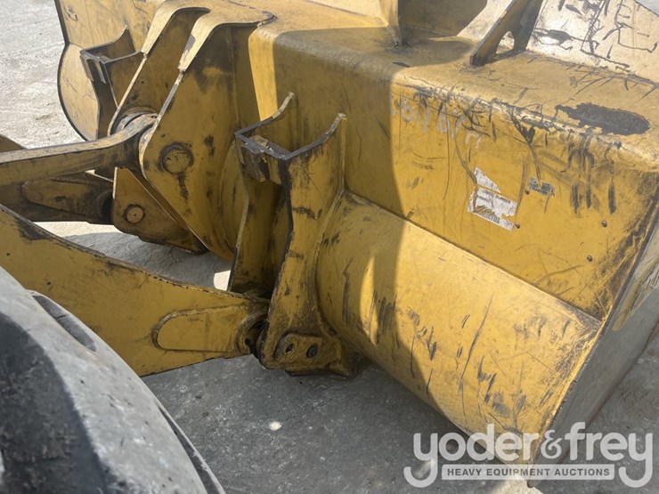 2016-caterpillar-926m-image-24