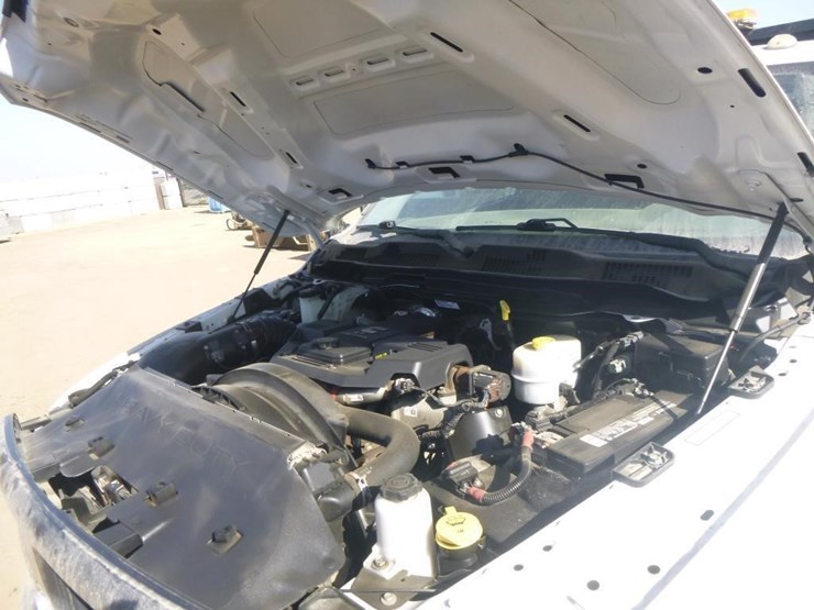 2016-dodge-3500-image-25