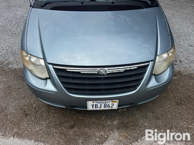 2006-chrysler-town-&-country-lx-image-18