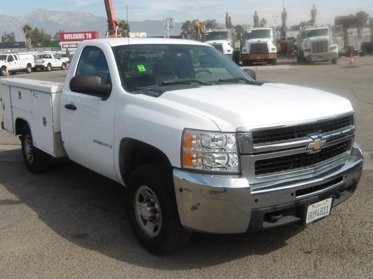 2009-chevrolet-silverado-2500-image-2