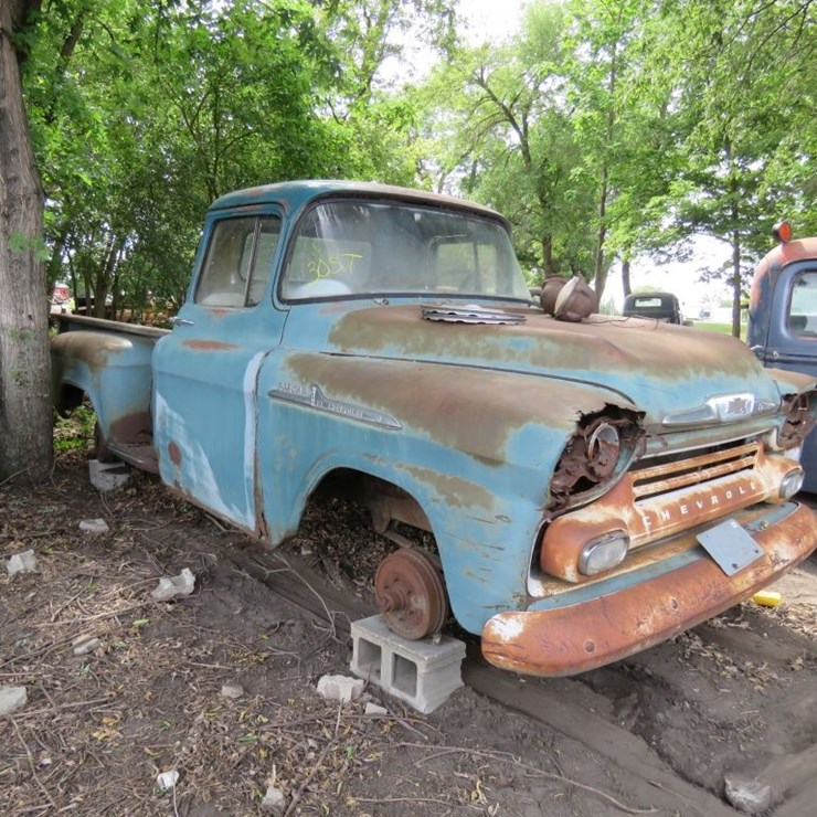 1958 CHEVROLET APACHE