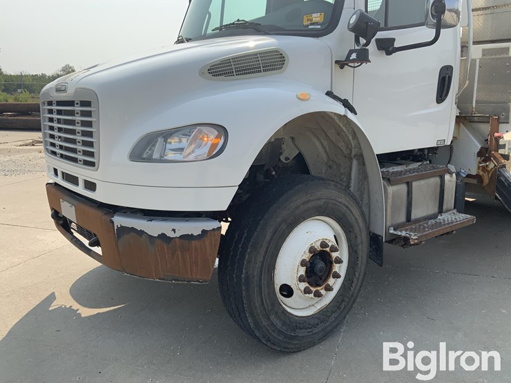 2014-freightliner-m2-106-image-20
