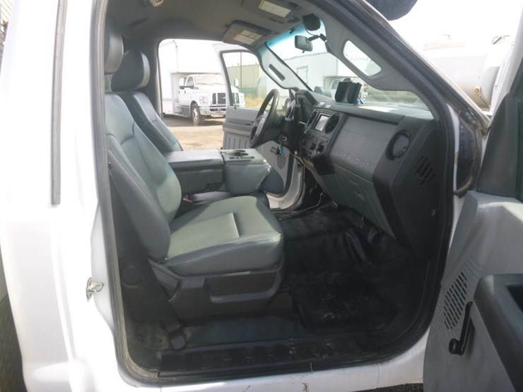 2013-ford-f550-image-24