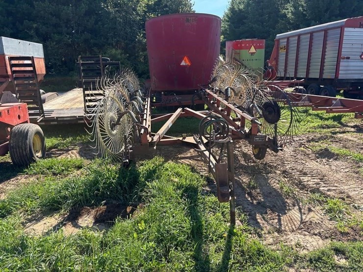 h&s-12-wheel-bi-fold-rake-image-2