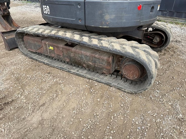 2011-bobcat-e50-image-15
