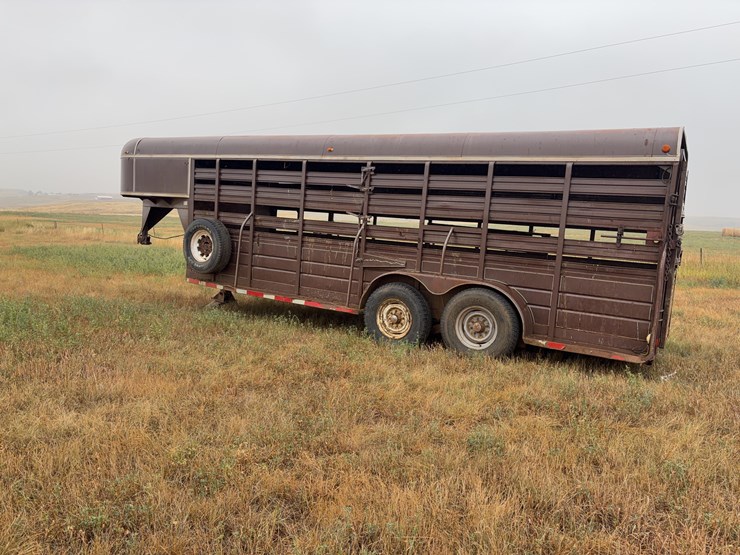 1976-w-w-stock-trailer-image-13
