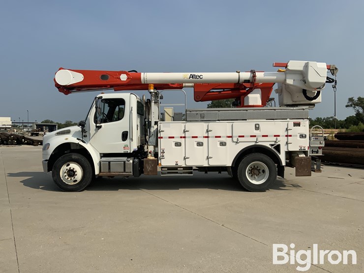 2015-freightliner-m2-106-image-8