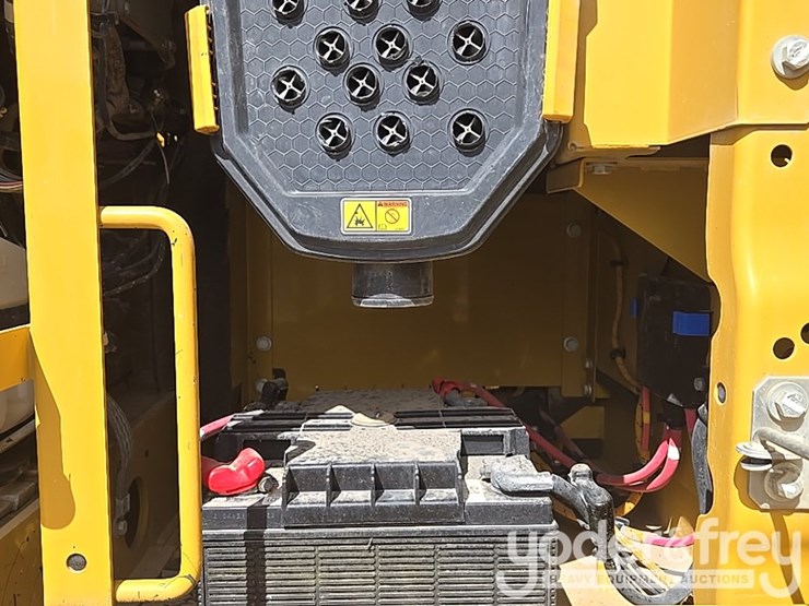 2019-caterpillar-336-image-30