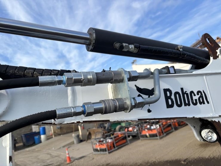 2021-bobcat-e26-image-18