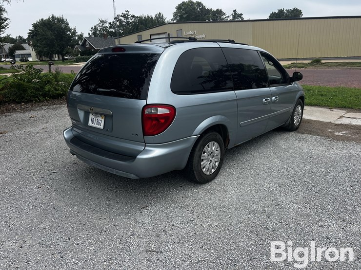 2006-chrysler-town-&-country-lx-image-5
