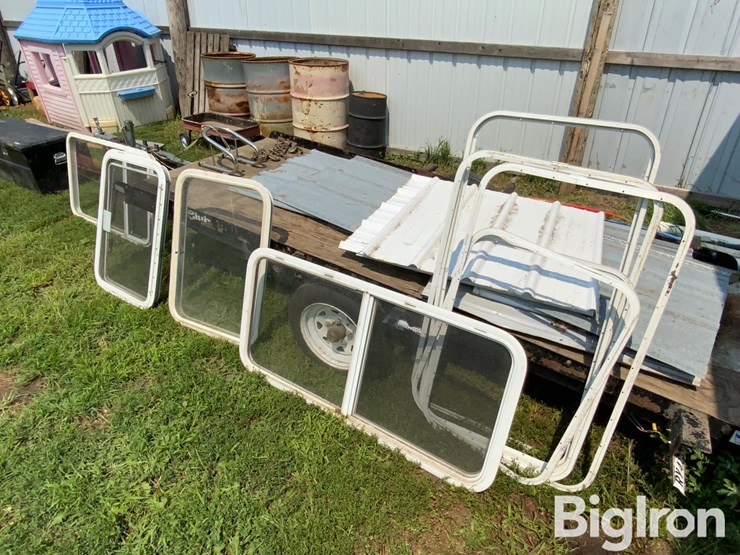 aluminum-camper-windows-image-1
