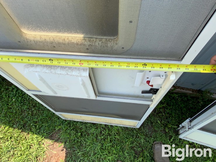 camper-swing-doors-image-11