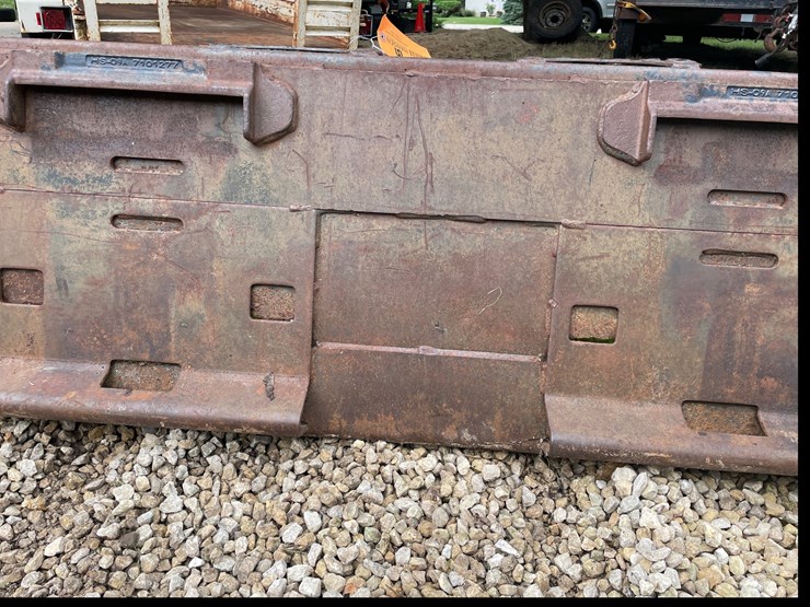 #902-•-bobcat-skid-steer-bucket-(sun-prairie,-wi)-image-5
