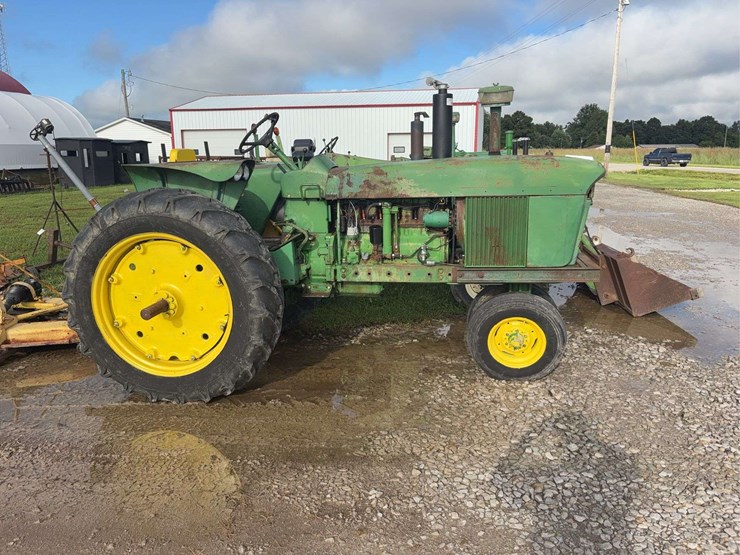 john-deere-4010-image-2