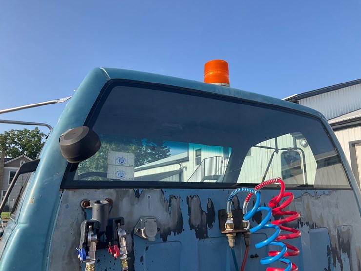 #1993-•-chevrolet-kodiak-single-axle-semi-tractor-image-30