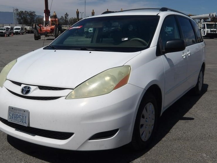 2006-toyota-sienna-image-2