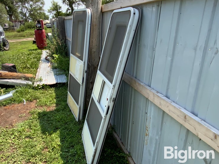 camper-swing-doors-image-5