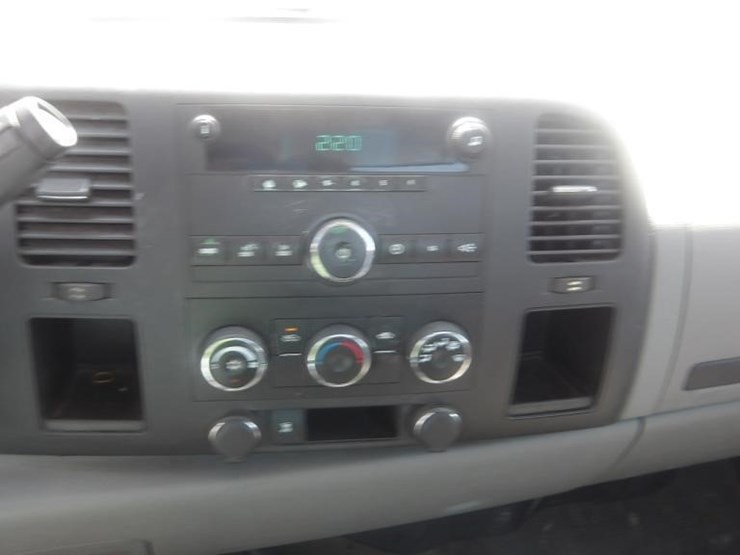 2011-chevrolet-silverado-2500-image-19