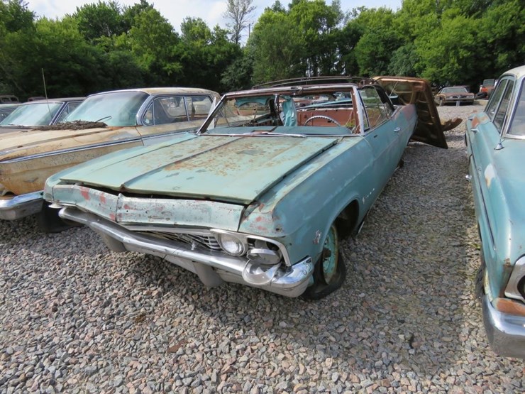 1965-chevrolet-impala-convertible-image-2