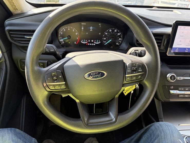 2020-ford-explorer-image-15