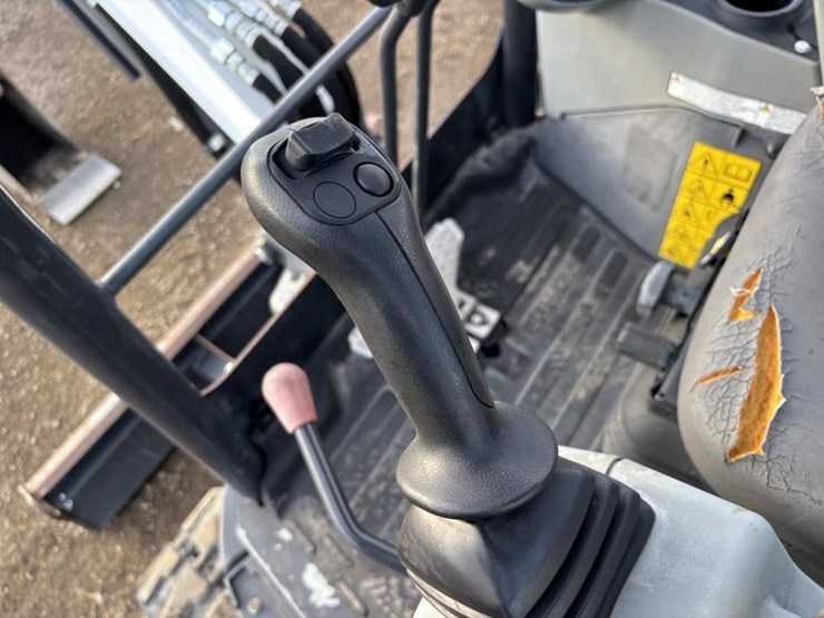 2021-bobcat-e26-image-30